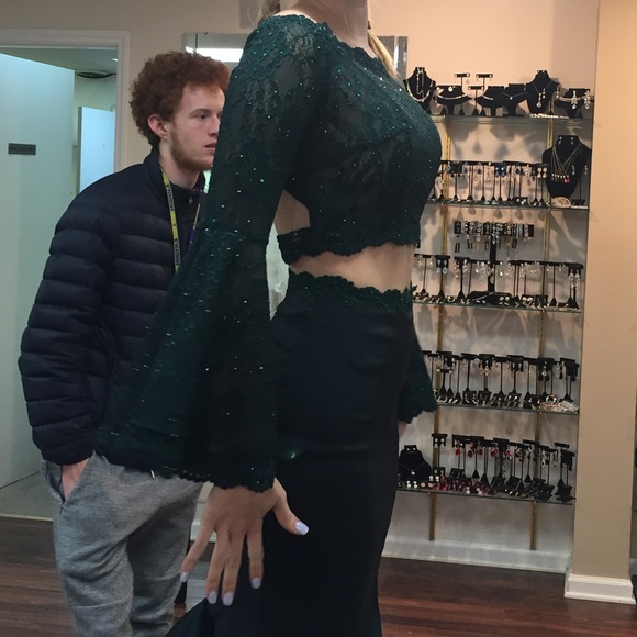 Emerald mermaid Mori Lee prom dress - Picture 6 of 8